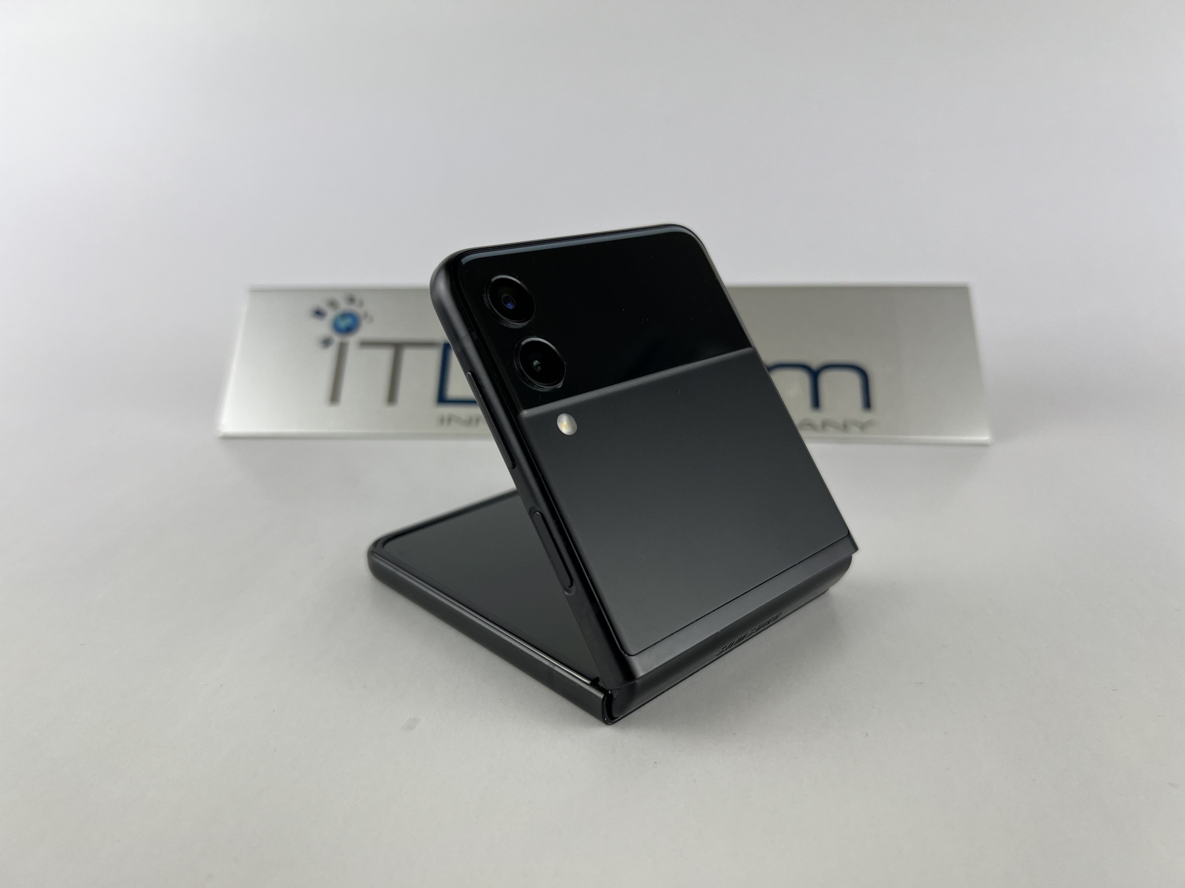 Samsung Galaxy Z-Flip3 Phantom Black SM-F711B - Capacità di memorizzazione: 256GB / Colore: Nero