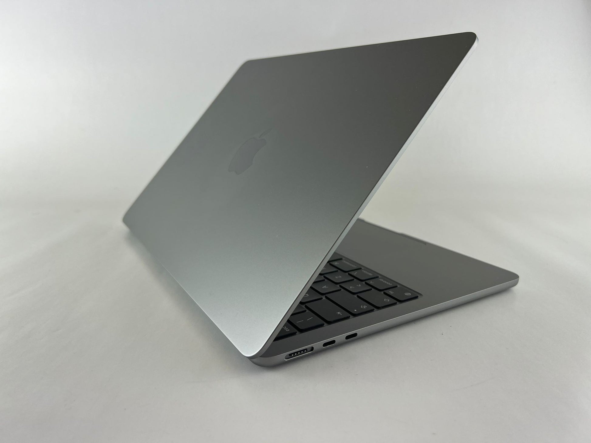 MacBook Air 13,6" 2022 Chip Apple M2 A2681 MLXW3T/A – M2 8C CPU 10C GPU – Grigio siderale (Space Gray)