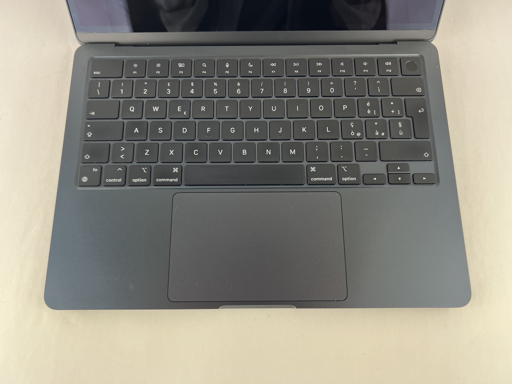 MacBook Air 13,6" 2022 Chip Apple M2 A2681 MLXW3T/A – M2 8C CPU 10C GPU – Nero (Midnight)