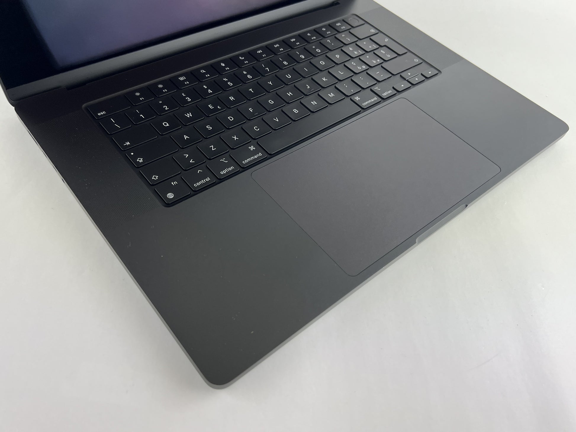 MacBook Pro 16" (fine 2023) Chip Apple M3 Pro A2991 MRW13T/A – M3 Pro 12C CPU 18C GPU – Nero (Space Black)