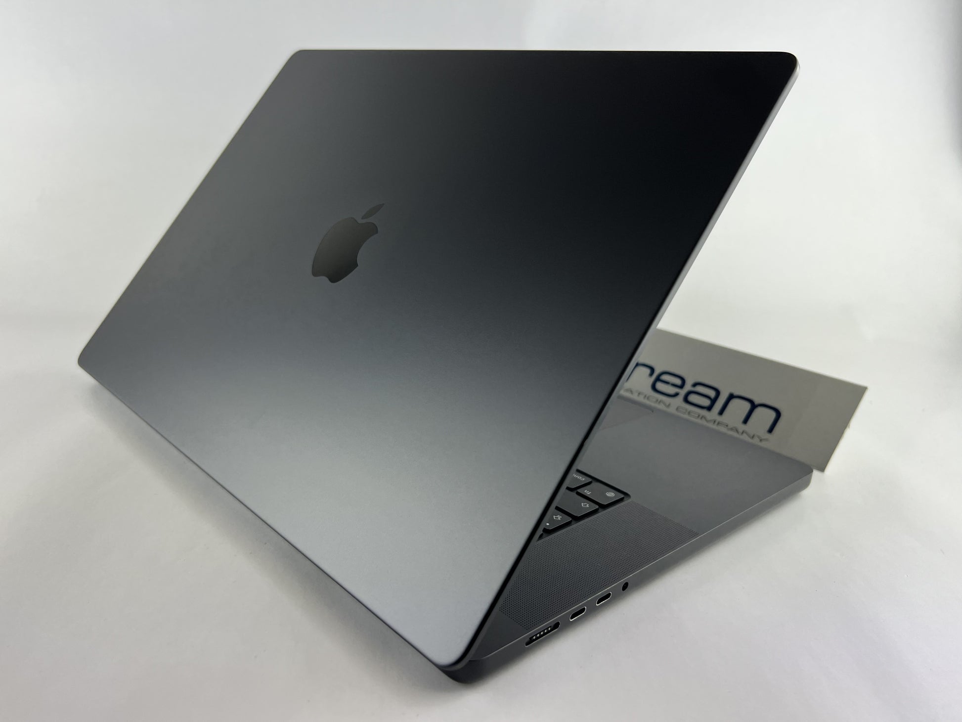 MacBook Pro 16" (fine 2023) Chip Apple M3 Pro A2991 MRW13T/A – M3 Pro 12C CPU 18C GPU – Nero (Space Black)