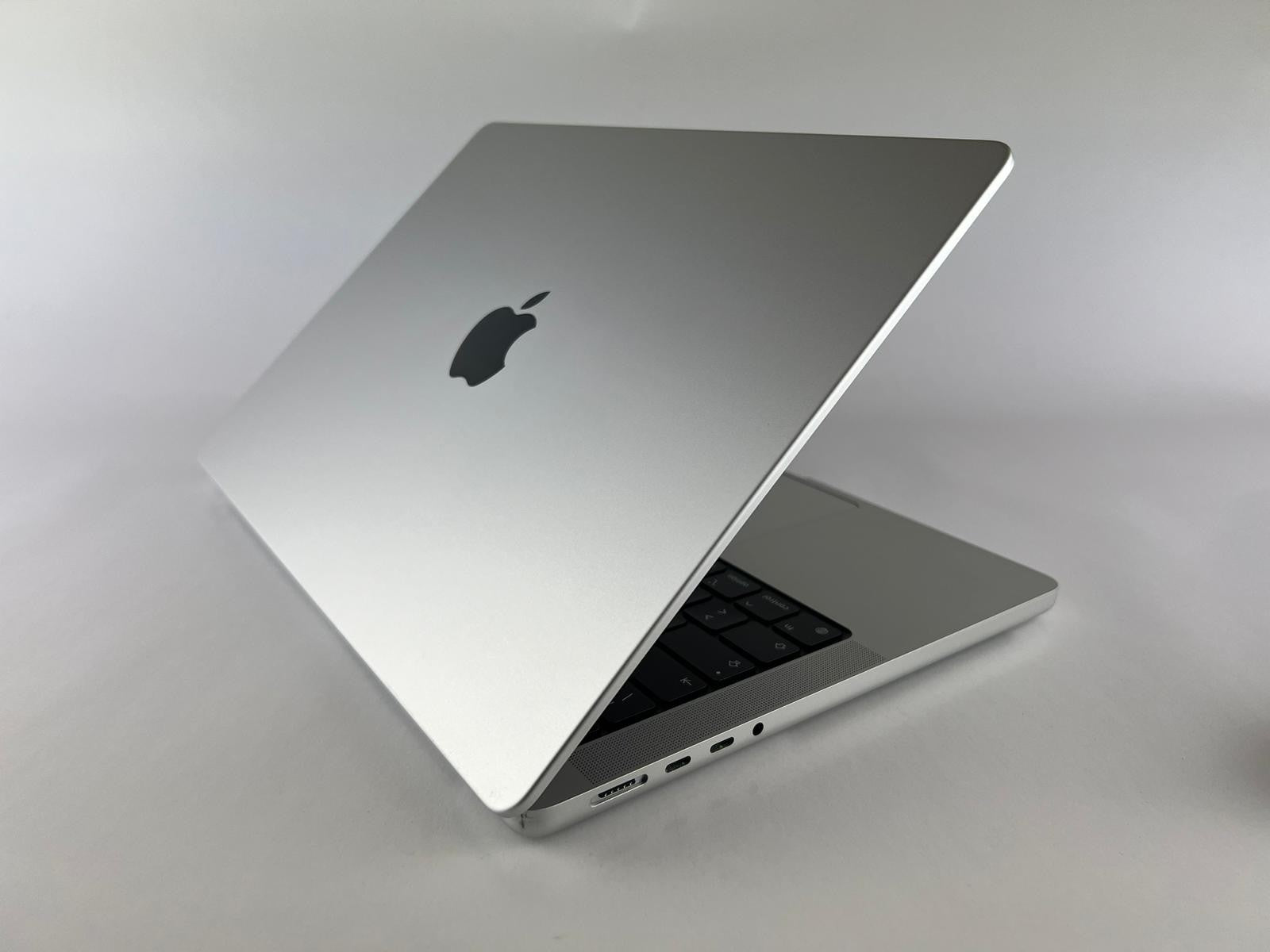 MacBook Pro 14" 2023 Chip Apple M3 A2992 MTL73LL/A – M3 8C CPU 10C GPU – Grigio siderale (Space Gray)