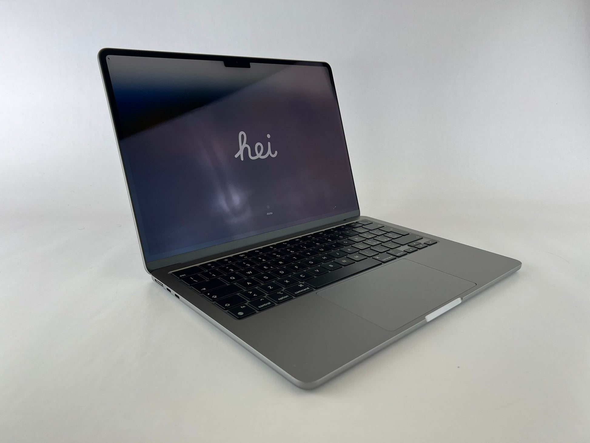 MacBook Air 13,6" 2024 Chip Apple M3 A3113 MRXQ3T/A – M3 8C CPU 10C GPU – Grigio siderale (Space Gray)