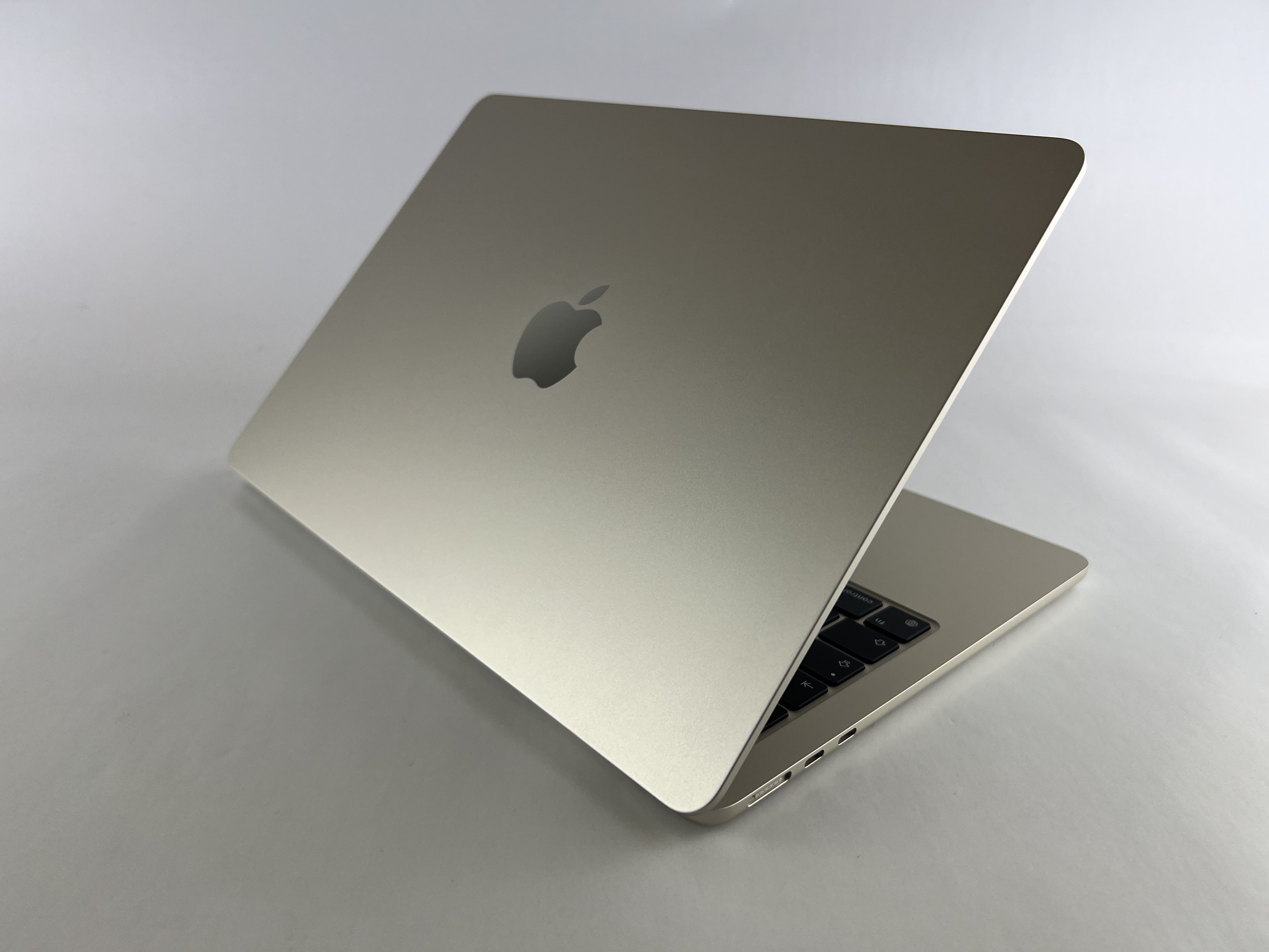 MacBook Air 13,6" 2024 Chip Apple M3 A3113 MRXQ3T/A – M3 8C CPU 10C GPU – Grigio siderale (Space Gray)