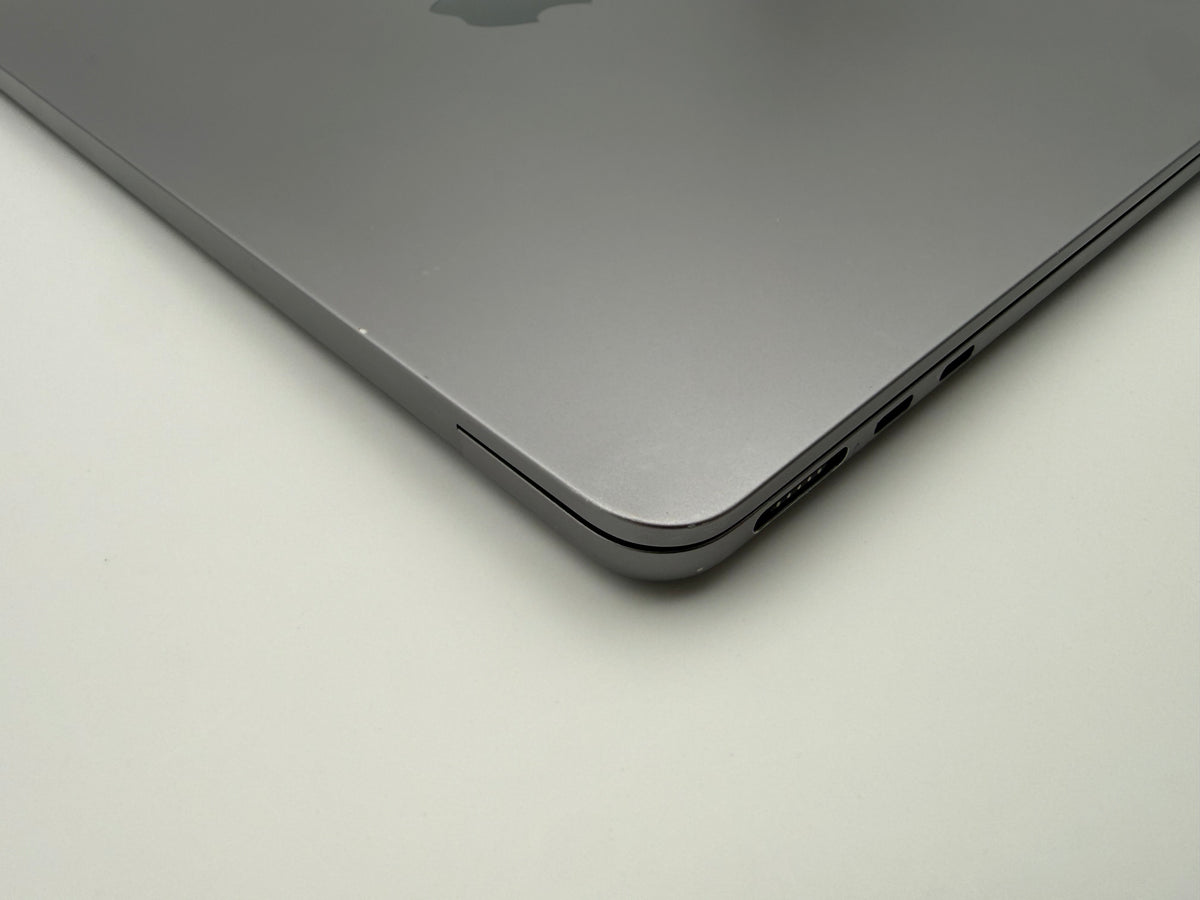 Apple MacBook Air 13" M3 (2024) - 8GB RAM - 512GB SSD - Grigio Siderale - Outlet