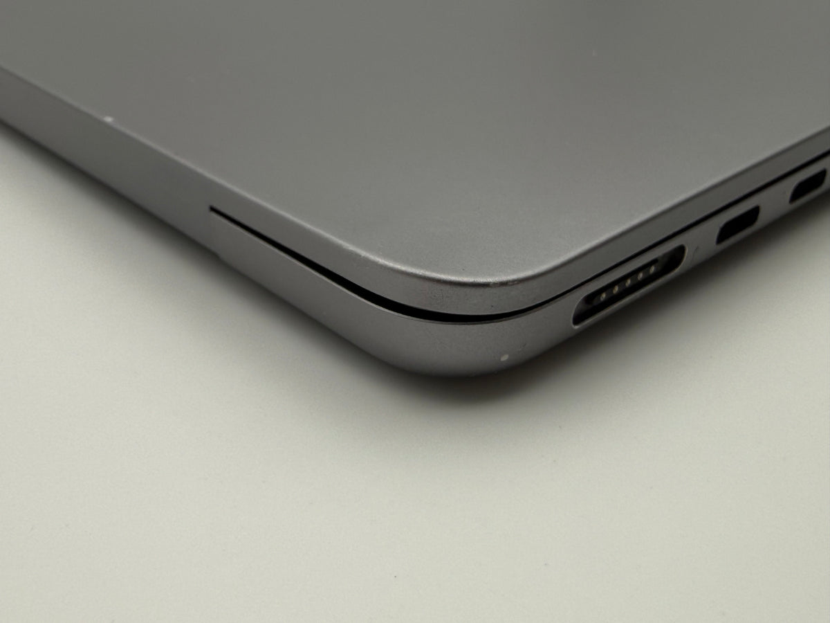 Apple MacBook Air 13" M3 (2024) - 8GB RAM - 512GB SSD - Grigio Siderale - Outlet