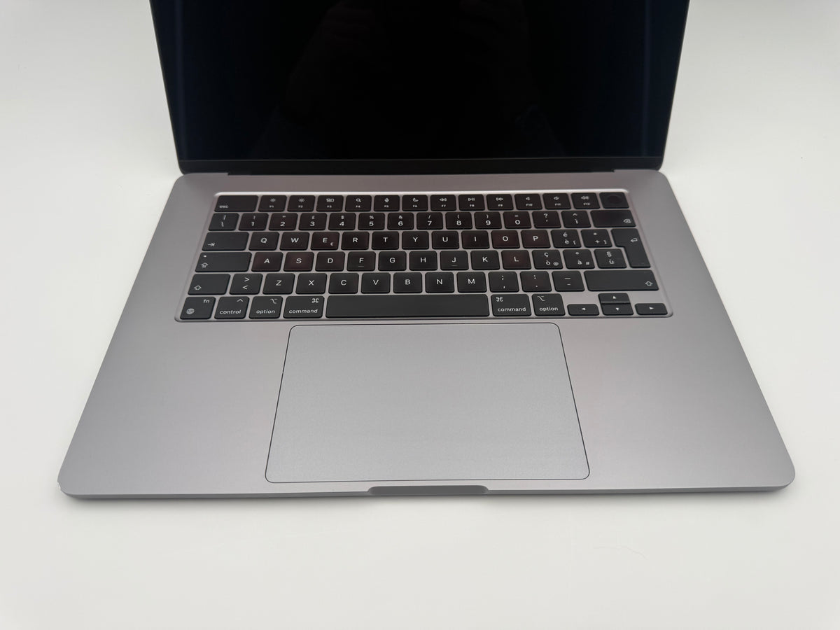MacBook Air 13,6" 2022 Chip Apple M2 A2681 MLXW3T/A – M2 8C CPU 10C GPU – Plata