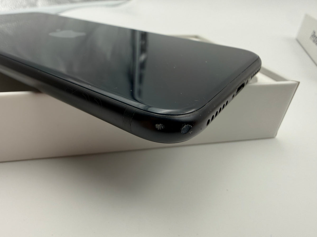 Apple iPhone SE 2022 128GB – STOCK OUTLET 34 Pezzi – Midnight / Red – Testati e Funzionanti