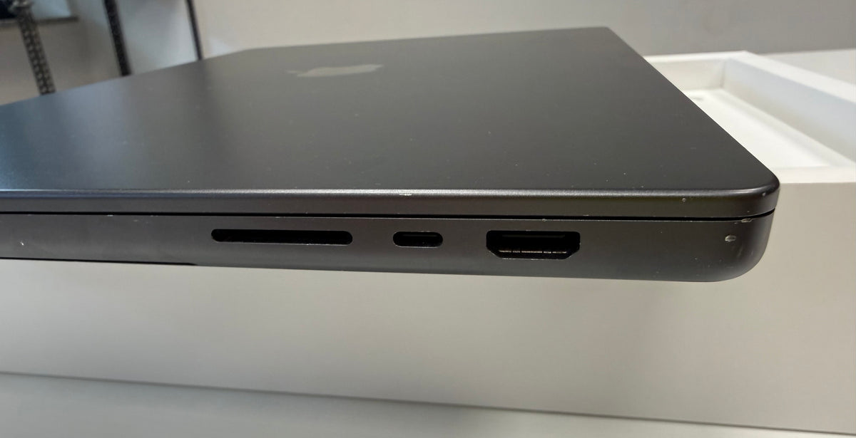 MacBook Pro 16" (fine 2023) Chip Apple M3 Max A2991 – M3 Max 16C CPU 40C GPU – Nero (Space Black)