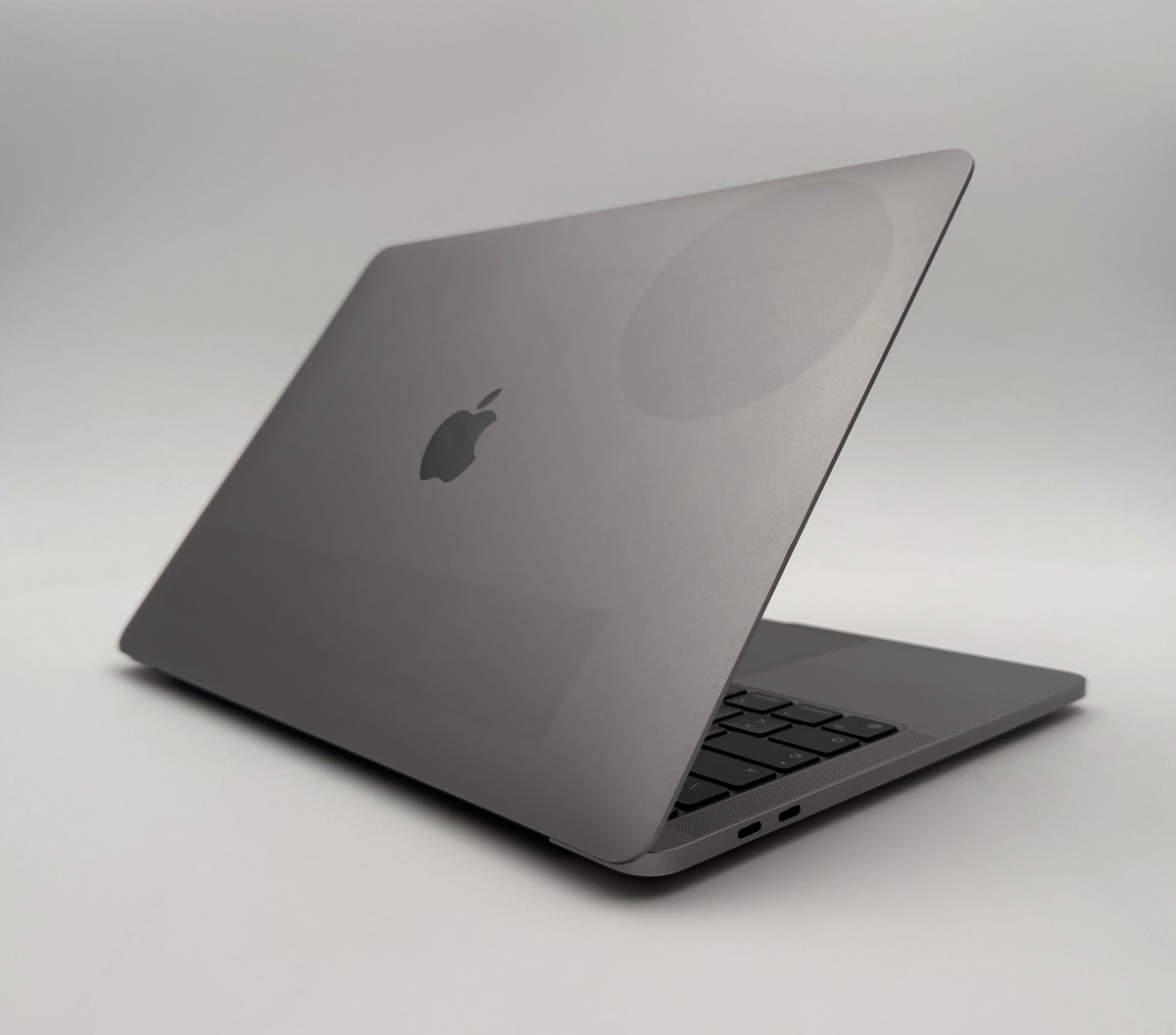 MacBook Pro 13" (2020) Chip Apple M1 8C CPU 8C GPU 16GB 256GB A2338 Space Gray