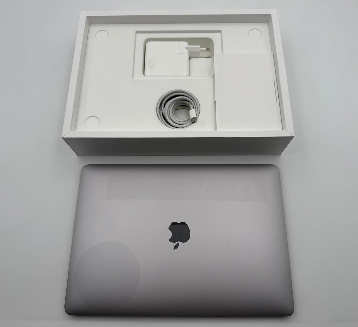 MacBook Pro 13" (2020) Chip Apple M1 8C CPU 8C GPU 16GB 256GB A2338 Space Gray