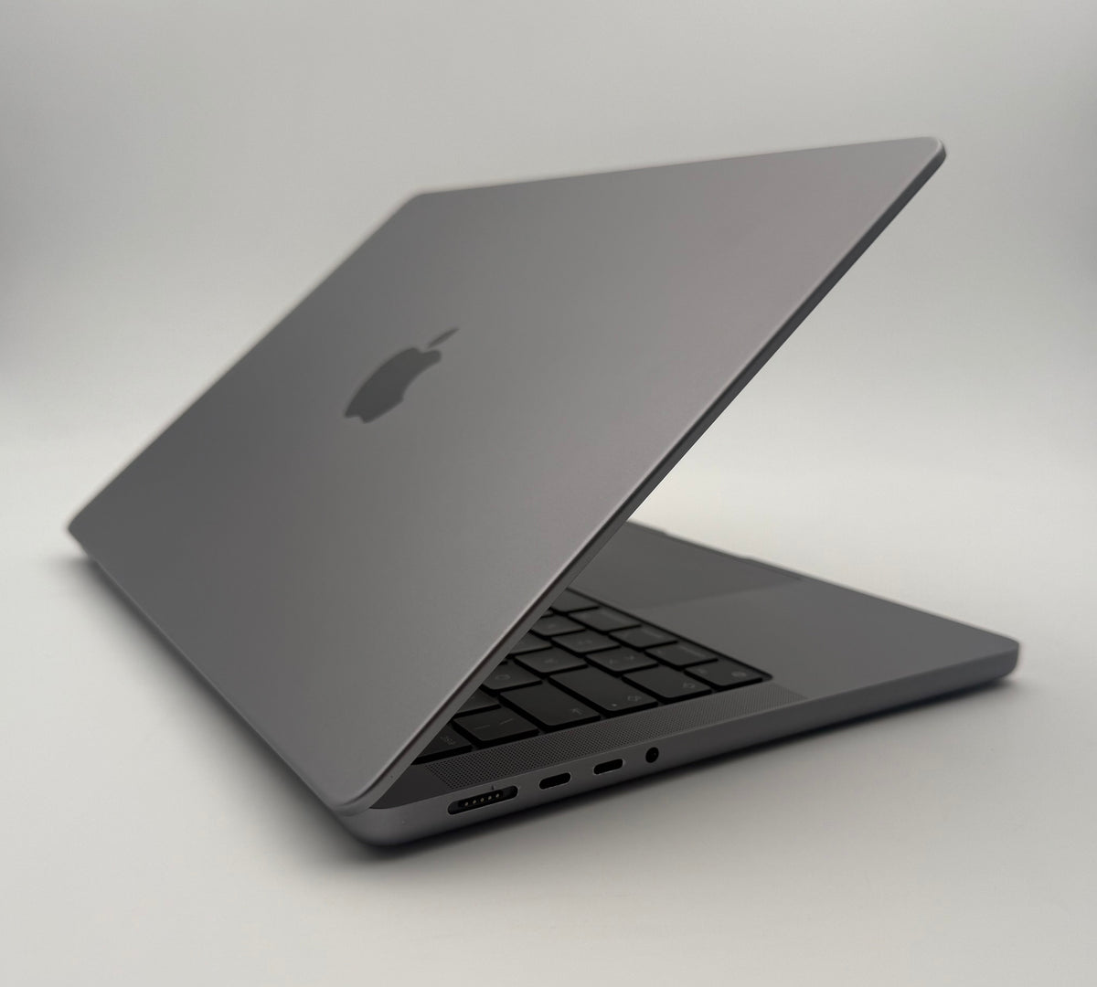 MacBook Pro 16" (finales de 2023) Chip Apple M3 Max A2991 – M3 Max 16C CPU 40C GPU – Negro espacial